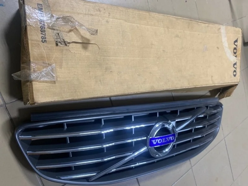 Решетка радиатора Volvo Xc60 31333832