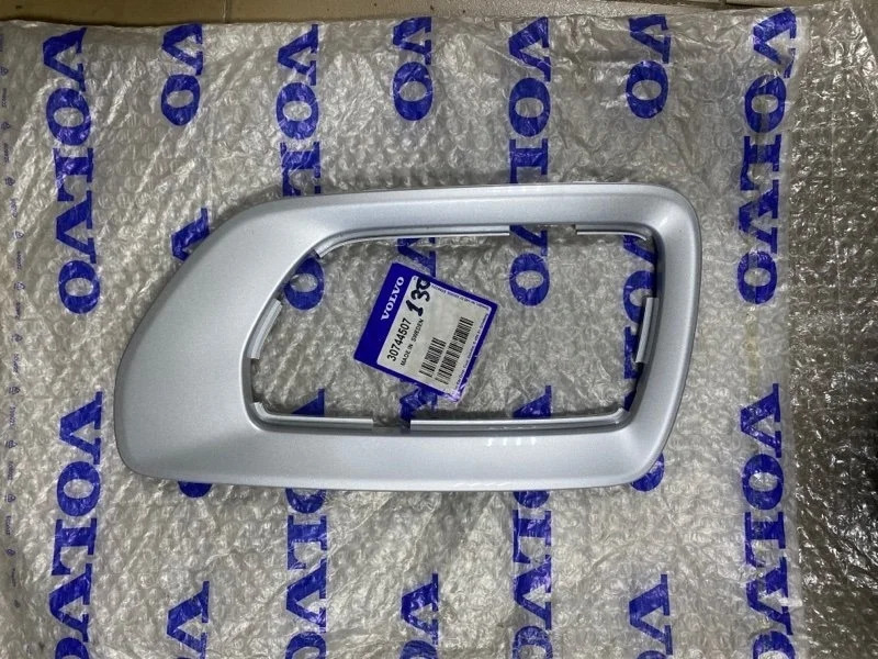 Рамка ПТФ Volvo Xc70 30744507, передняя правая