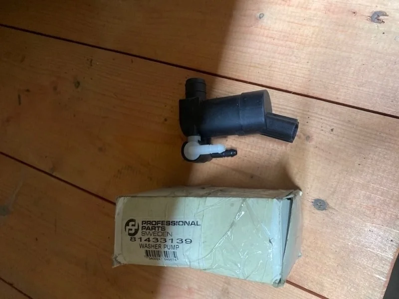 Насос омывателя Volvo 81433139