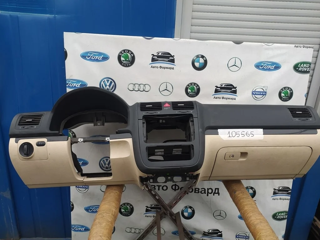 Торпеда панель приборов VW Jetta 5 2005-2011 Мягк