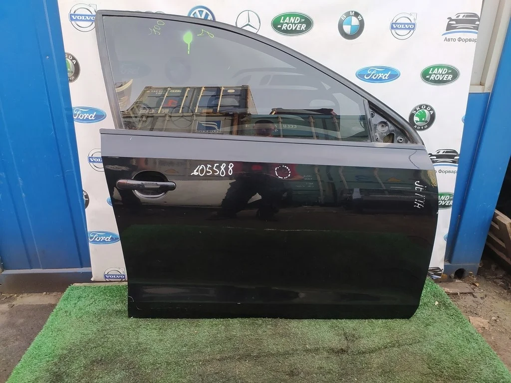 Дверь передняя правая Jetta 6 2011-2018 5C6831056G