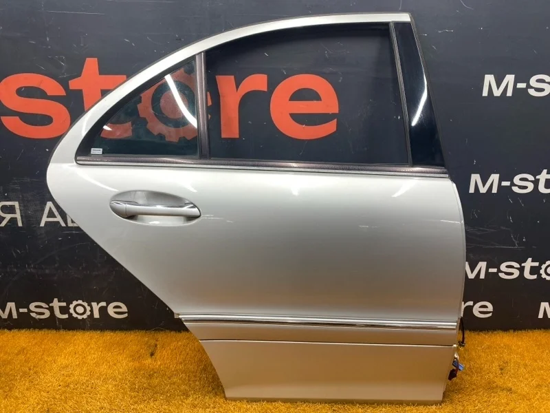Дверь Mercedes-Benz C-Class 2006 A2037300805 W203 271.940, задняя правая