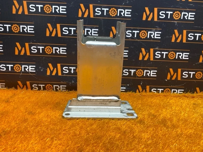 Кронштейн усилителя бампера Audi Q5 2011 8R0807133 8R CDNC, передний левый