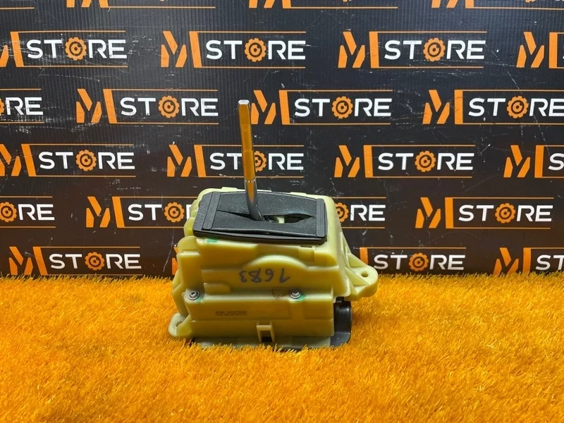 Селектор АКПП Mercedes-Benz C-Class 2012 A2042677524 W204 271.820