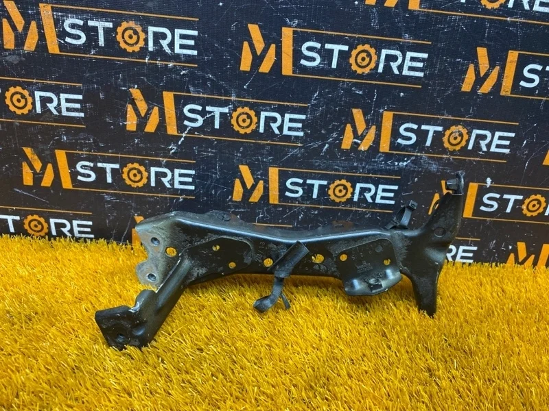 Крепление крыла Audi A3 2013 8V0821167A 8V CJSB, переднее левое