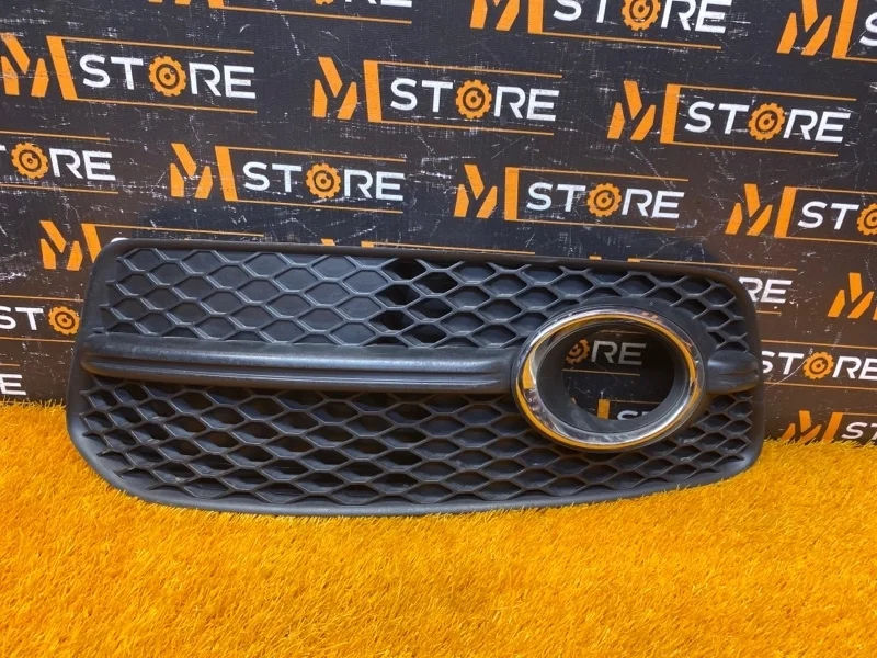 Оправа туманки Audi Q5 2009 8R0807681E 8R CALB, левая