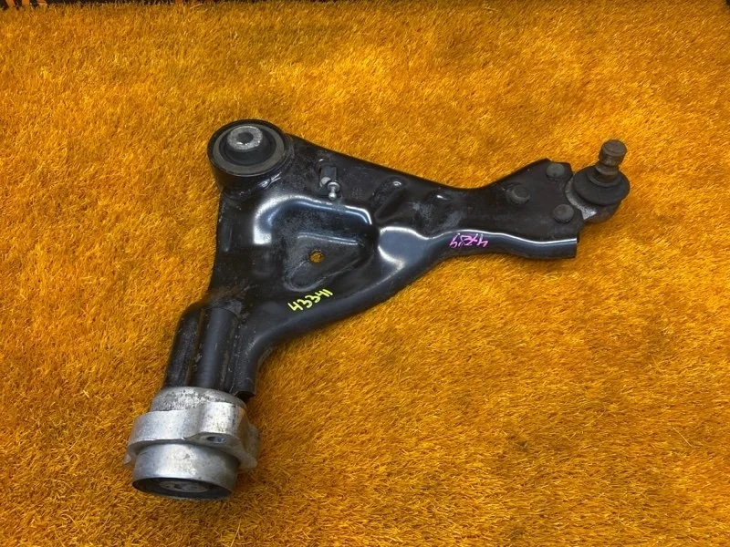 Рычаг подвески нижний Mercedes-Benz V-Class 2012 A6393301401 W639 272.978, передний левый