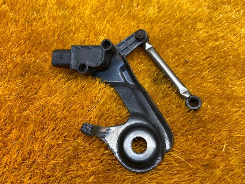 Датчик высоты дорожного просвета Audi A6 2012 1T0907503A C7/4G CHVA, задний