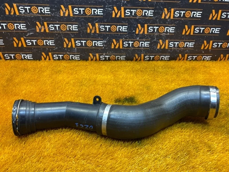 Патрубок интеркулера Bmw 1-Series 2014 13717597588 F20 N13B16A, правый