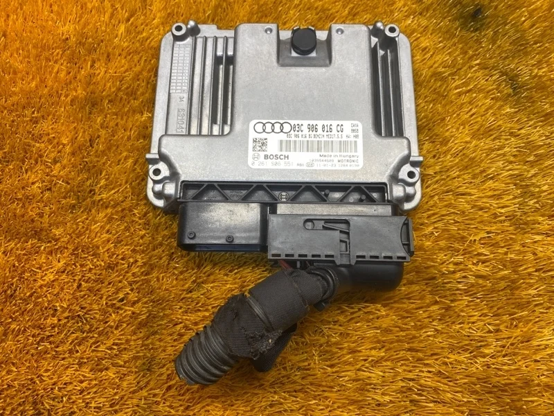 Блок управления ДВС Audi A1 2011 03C906016CG 8X CAX