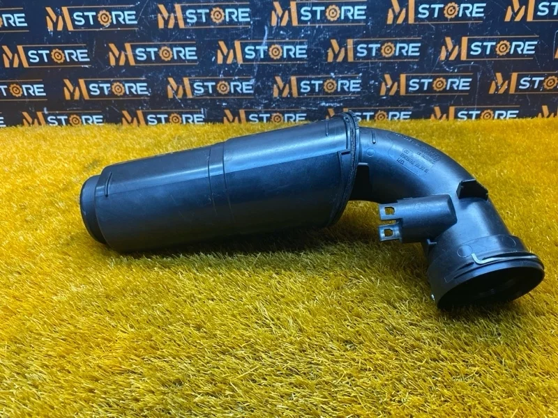 Патрубок воздушного фильтра Bmw X1 2015 13717619268 F48 B48A20A