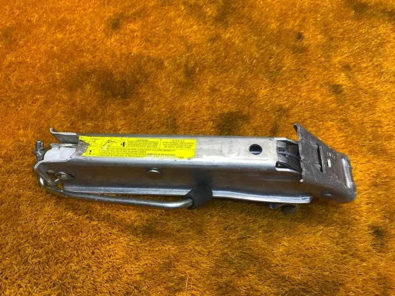 Домкрат Audi A4 2005 8E0011031D B7/8E BWE