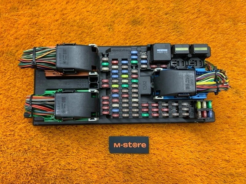 Блок предохранителей Land Rover Discovery 2005 YQE500300 L319 AJ41(448PN)