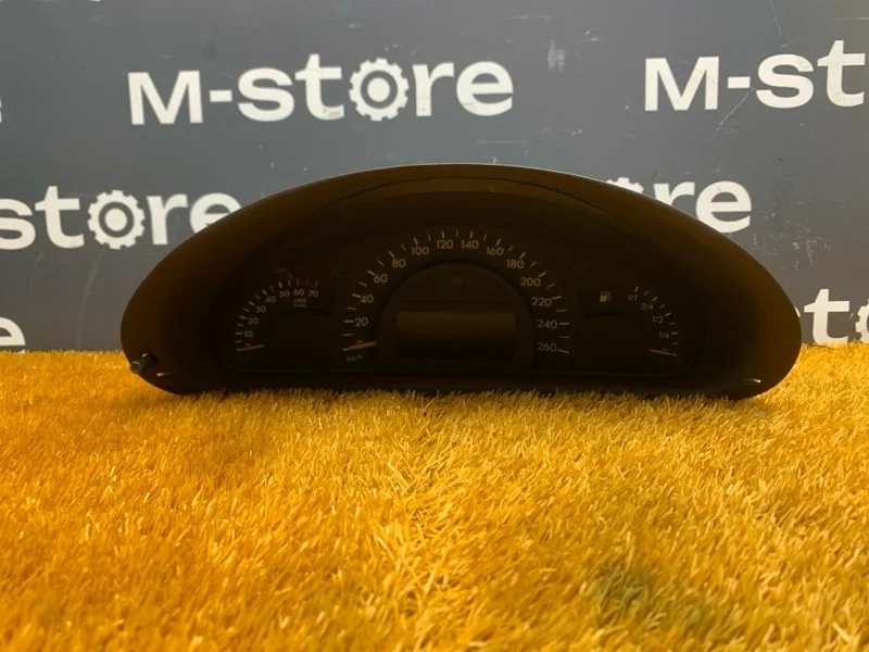 Щиток приборов Mercedes-Benz C-Class 2004 A2035402647 W203 271.940