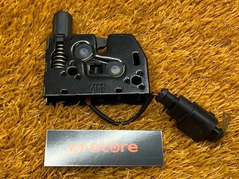 Замок капота Audi A1 2011 8X0823509B 8X CAX, правый