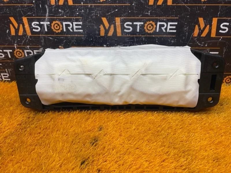 Подушка безопасности пассажирская Mercedes-Benz C-Class 2015 A2058600500 W205 274.910