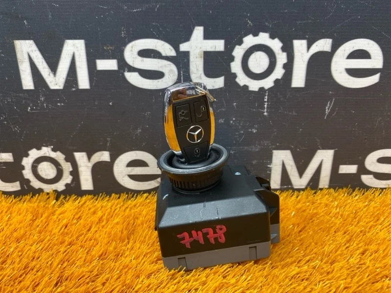 Замок зажигания Mercedes-Benz C-Class 2010 A2075450408 W204 272.947