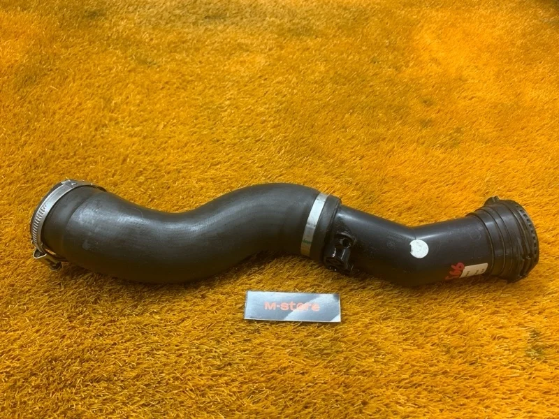Патрубок интеркулера Bmw 1-Series 2012 13717597588 F20 N13B16A, правый