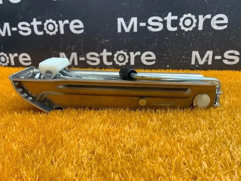 Домкрат Mercedes-Benz C-Class 2007 A2115830415 W204 271.950