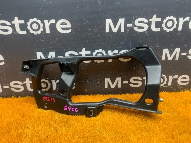 Кронштейн фары Volkswagen Touareg 2014 7P6806509 7P CGRA, левый