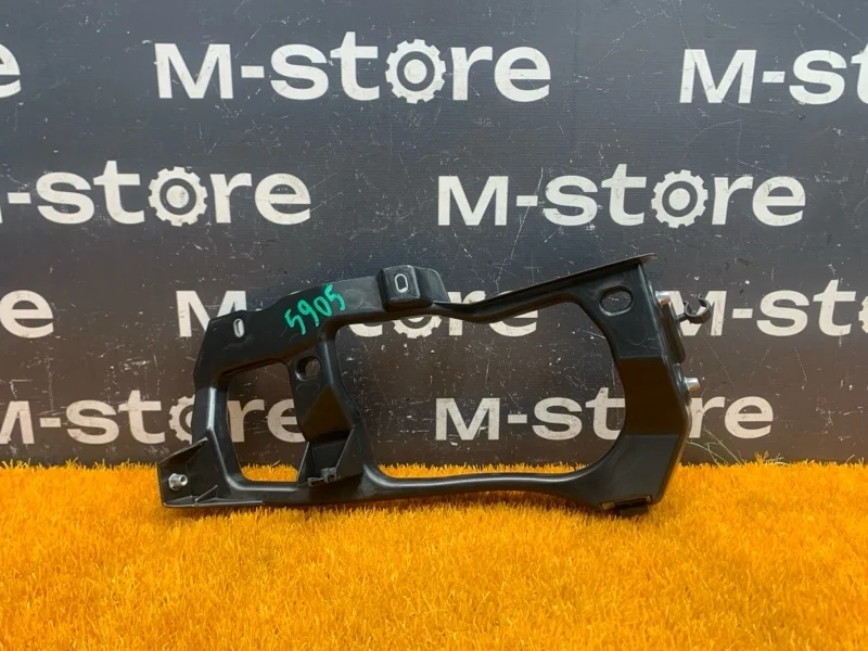 Кронштейн фары Volkswagen Touareg 2014 7P6806510 7P CGRA, передний правый