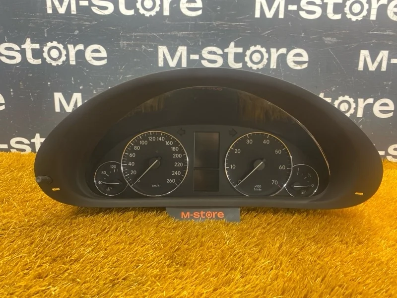 Щиток приборов Mercedes-Benz C-Class 2006 A2035404348 W203 271.940