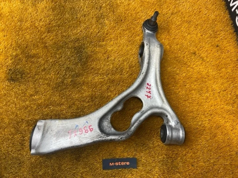 Рычаг подвески нижний Volkswagen Touareg 2011 7P0407152E 7P CGRA, передний правый