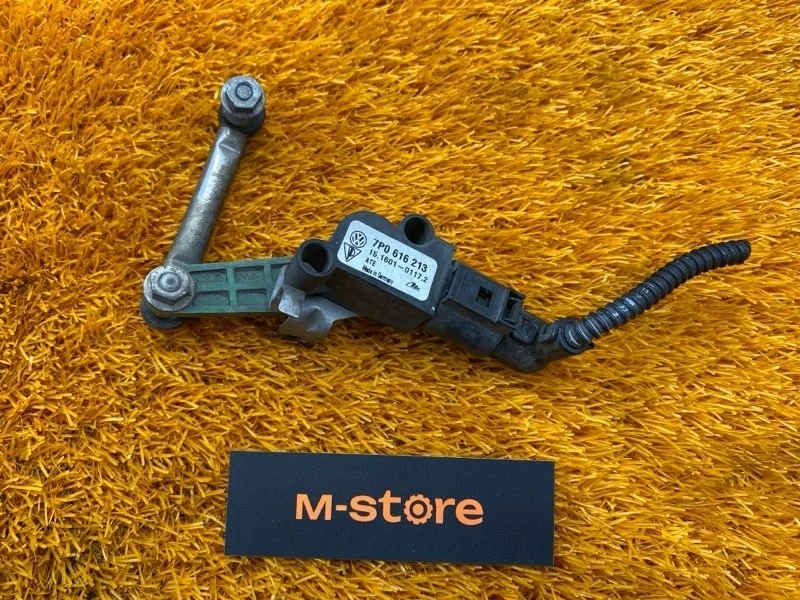 Датчик высоты дорожного просвета Volkswagen Touareg 2011 7P0616213 7P CGRA, передний