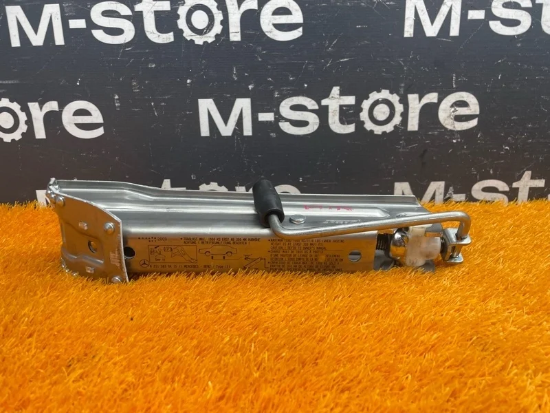 Домкрат Mercedes-Benz C-Class 2009 A2115830415 W204 271.950