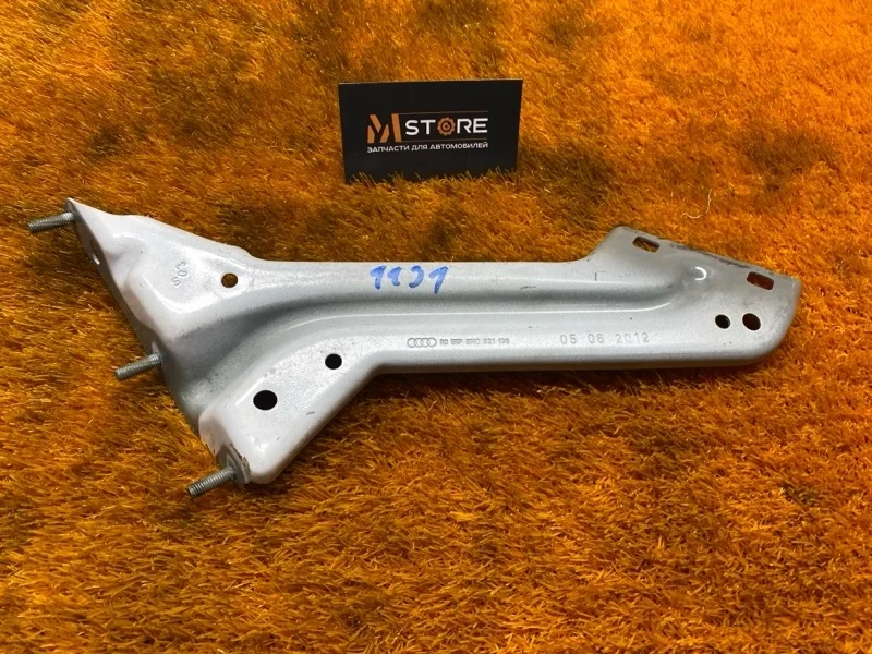 Крепление крыла Audi Q5 2012 8R0821136 8R CDNC, переднее правое