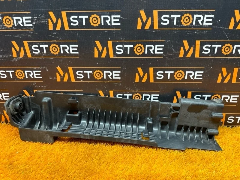 Кронштейн радиатора Bmw X3 2013 17117593839 F25 N20B20A, правый