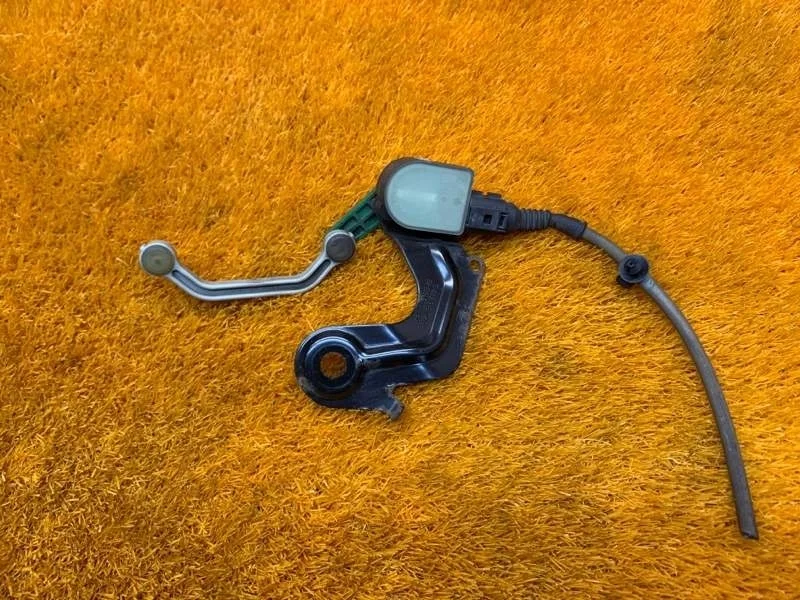 Датчик высоты дорожного просвета Audi A6 2010 4F0907503 C6/4F CAJA, задний правый