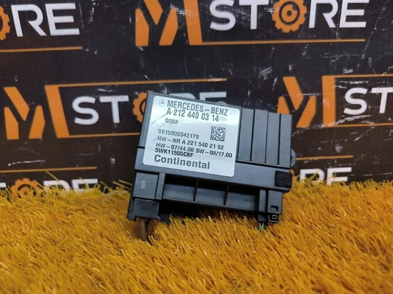 Блок управления топливным насосом Mercedes-Benz E-Class 2009 A2124400314 W212 272.952