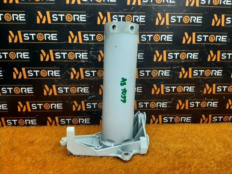 Кронштейн усилителя бампера Audi A8 2008 4E0806110 4E/D3 BVJ, передний правый