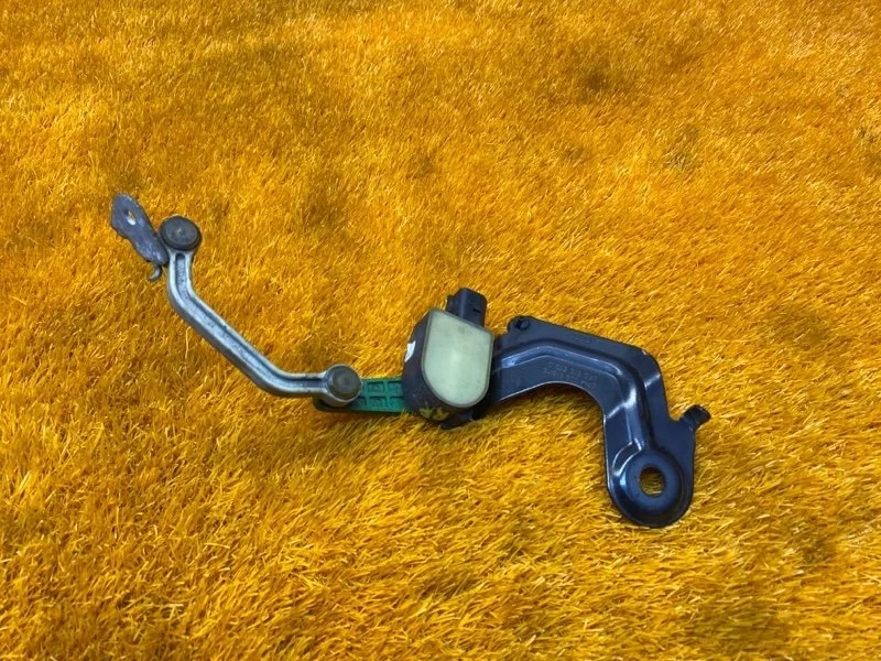 Датчик высоты дорожного просвета Audi A6 2005 4F0907503 C6/4F AUK, задний правый