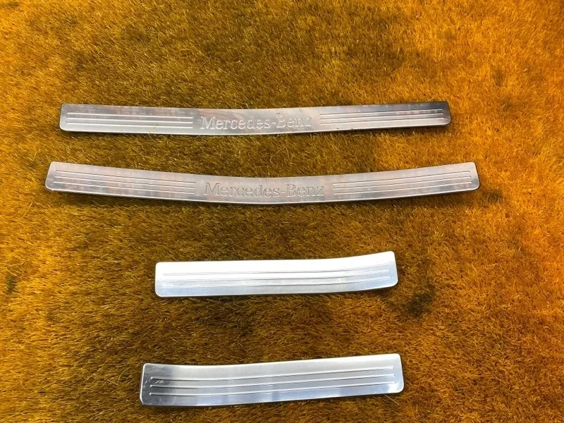 Накладка на порог салона Mercedes-Benz C-Class 2008 A2406800135 W204 272.947