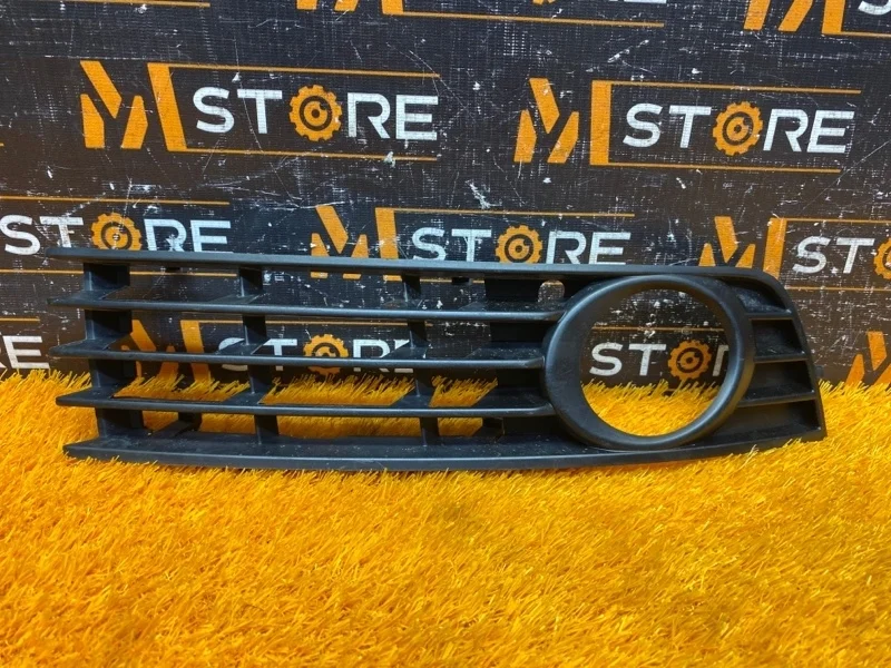 Оправа туманки Audi A4 2003 8E0807682 B6/8E AMB, правая