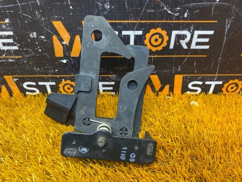 Замок капота Mercedes-Benz E-Class 2010 A2048800064 C207 272.988