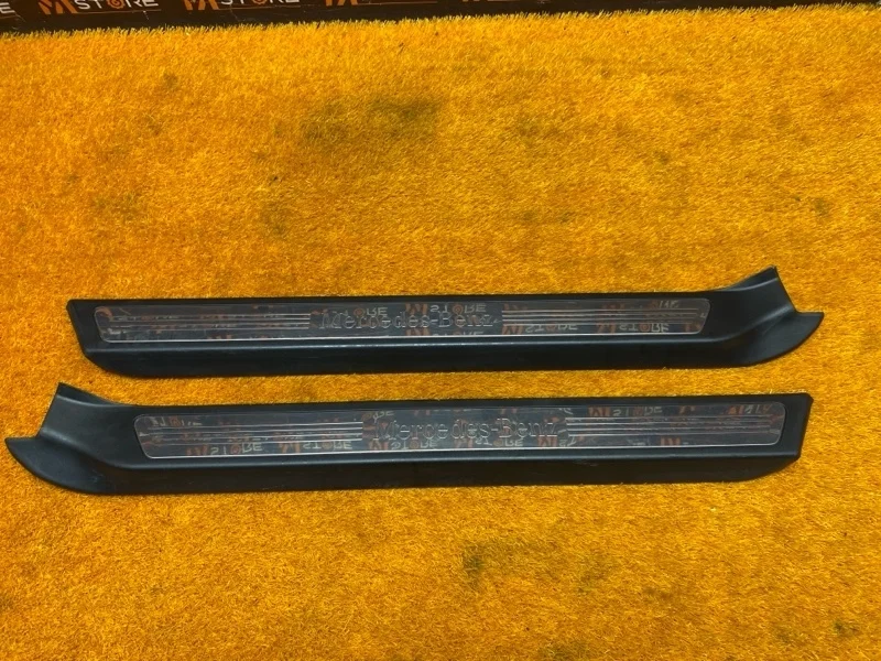 Накладка на порог салона Mercedes-Benz E-Class 2010 A2076800135 C207 272.988