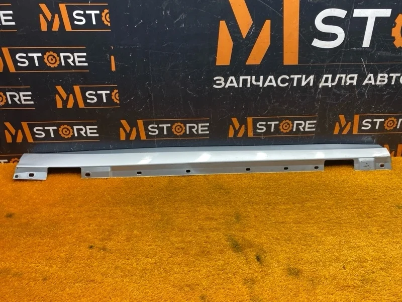 Накладка на порог Mercedes-Benz C-Class 2007 A2046900440 W204 271.950, правая