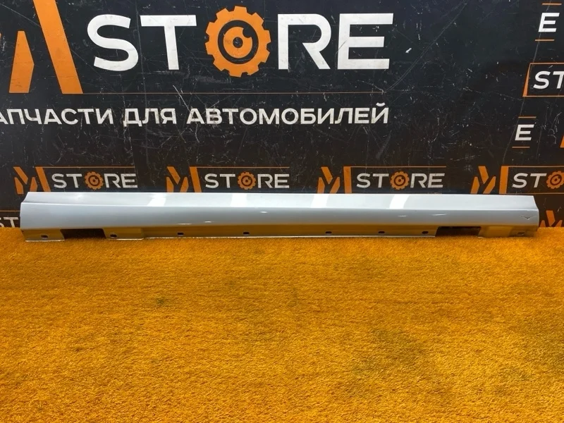 Накладка на порог Mercedes-Benz C-Class 2010 A2046900440 W204 272.947, правая
