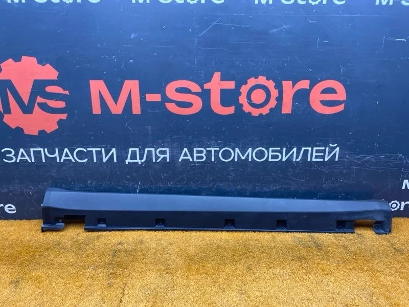 Накладка на порог Mercedes-Benz M-Class 2006 A1646900840 W164 272.967, правая