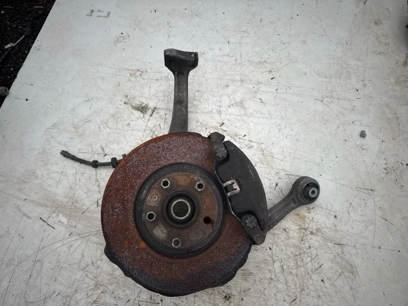 Ступица Audi A4 2009 8K0407253R B8 CAEB, передняя левая