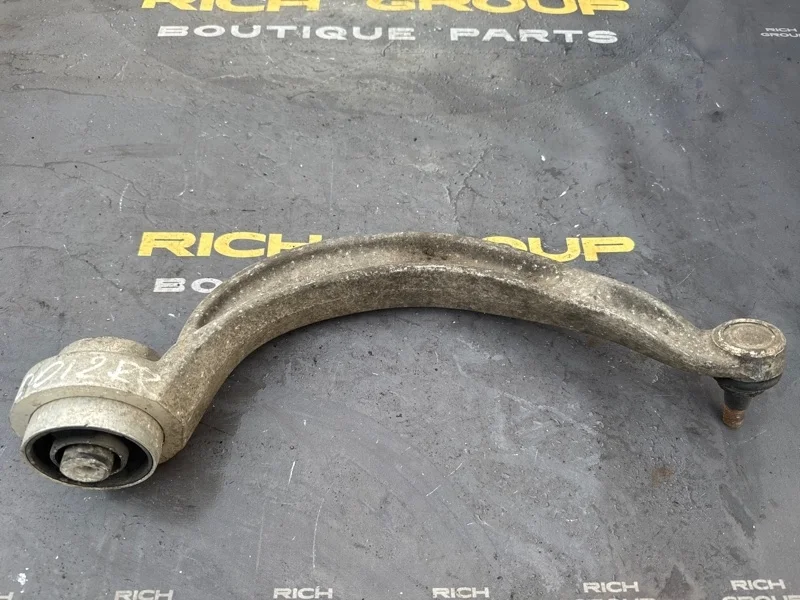 Рычаг подвески нижний Audi A6 2013 4G0407694J 4G2 CGLC, передний правый