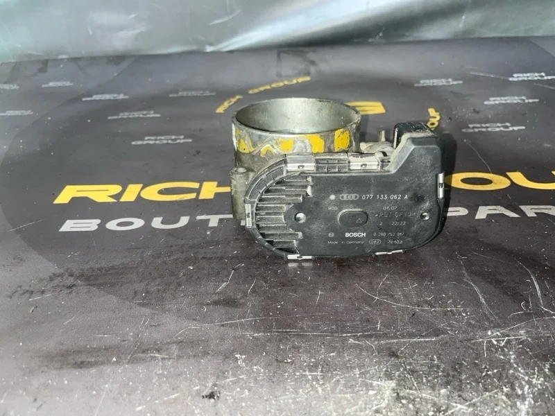 Дроссельная заслонка Audi A6 2007 077133062A C6 BVJ