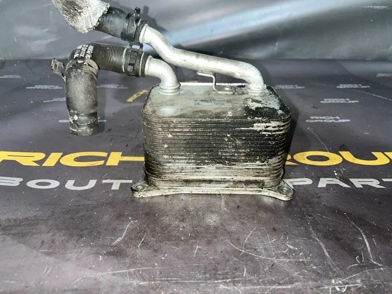 Теплообменник масляного фильтра Audi A6 2007 079117015B C6 BVJ