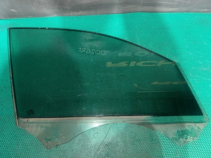 Стекло двери Audi Q5 2010 8R0845202B 8RB CAHA, переднее правое