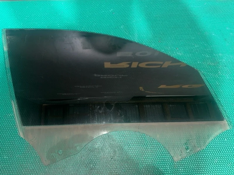 Стекло двери Bmw 1-Series 2013 51337242564 F20 N47D20C, переднее правое