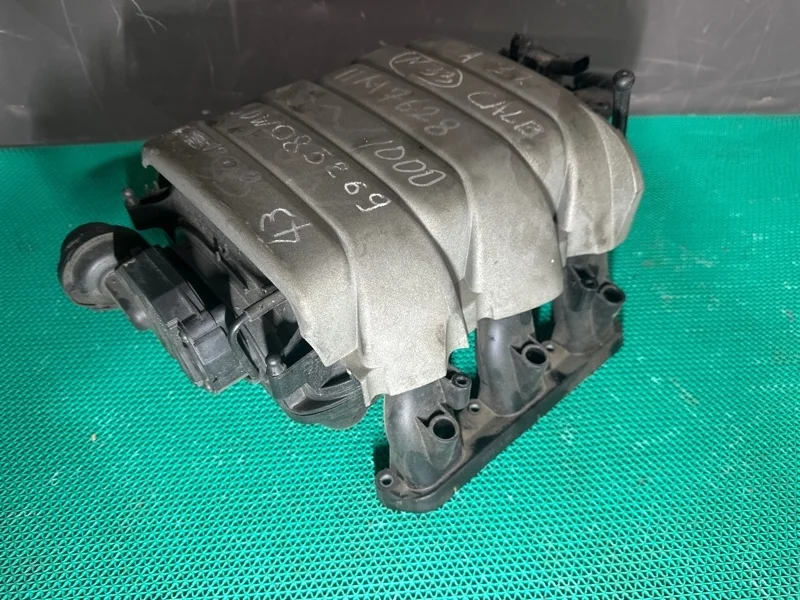 Выпускной коллектор Audi A6 06E133151 C6 BDW