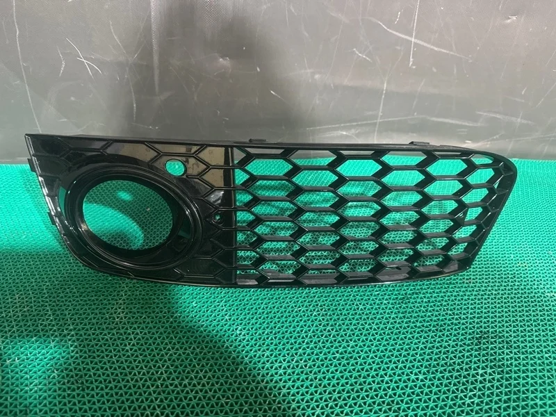 Решетка в бампер Audi A4 2010 8K0807681A B8 CAEA, левая